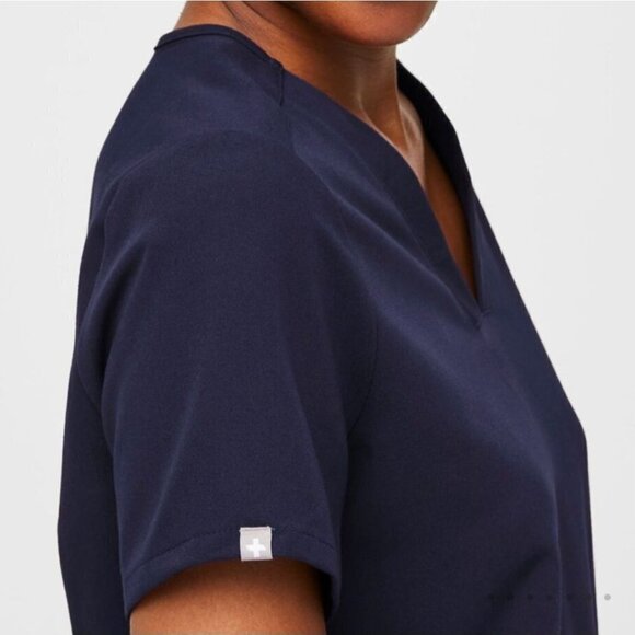 Figs Casma Three Pocket Scrub Top Navy Size XL - Picture 6 of 10